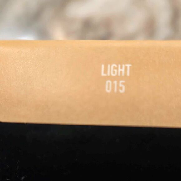 NIB KVD serum foundation - Picture 3 of 3